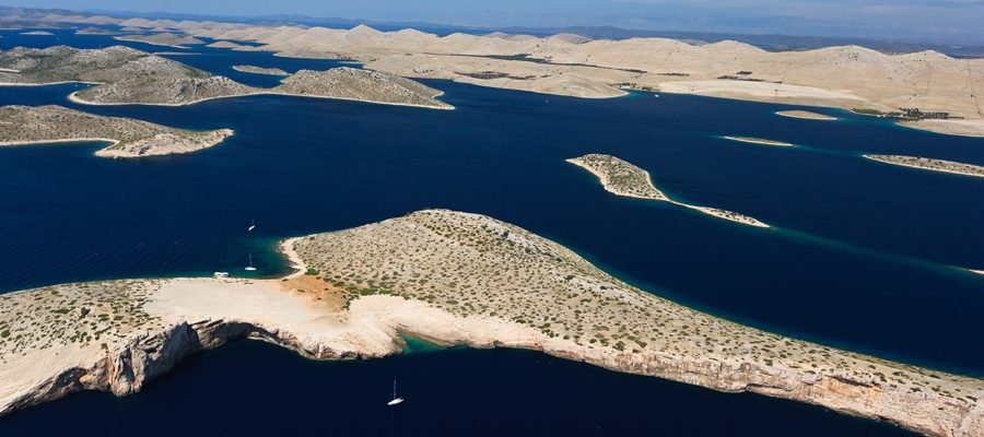 Scopri l’arcipelago delle Incoronate e naviga lungo uno dei più belli paesaggi naturali