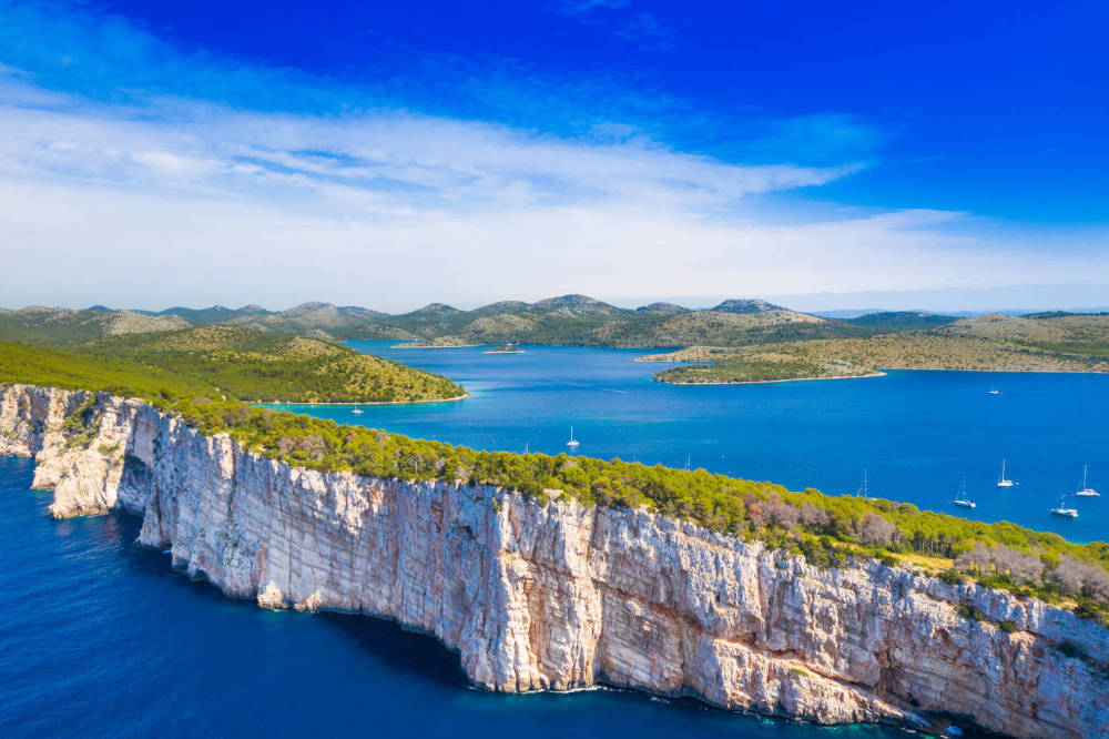 Discover Croatian islands by motor yacht
