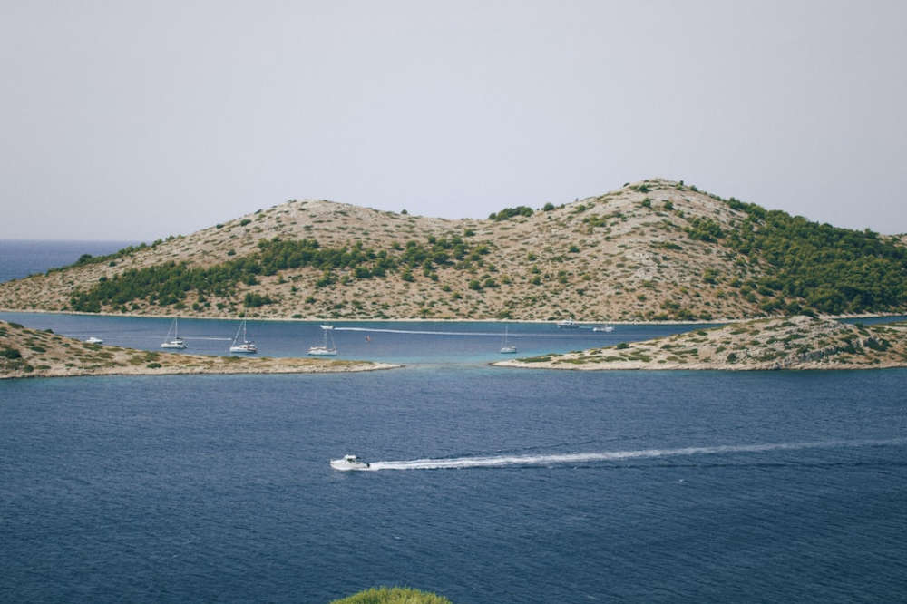 Entdecken Sie Dalmatien in seiner ganzen Pracht - Šolta, Hvar und Vis in einer Woche  auf  einem Boot erobern