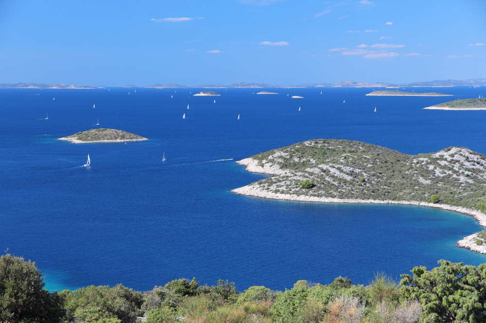 Discover the Split archipelago with a chartered sailing boat