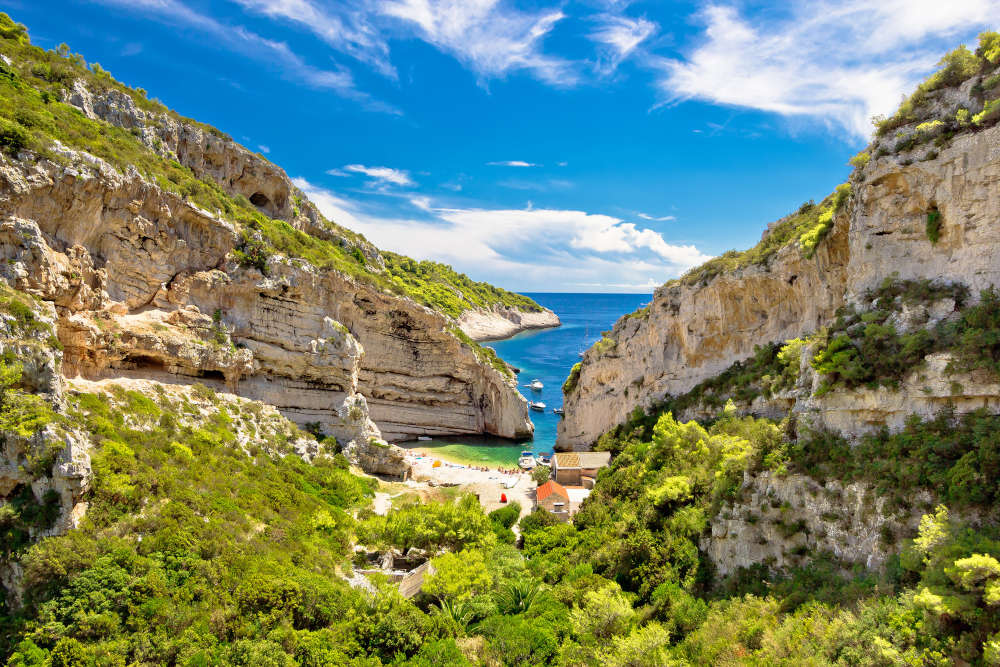 Iznajmite jedrilicu u Dalmaciji i pripremite se za nezaboravan odmor!