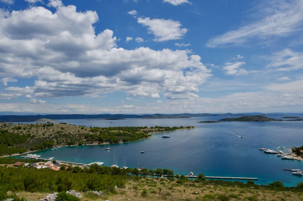 Setzen Sie die Segel zu den Inseln des Archipels von Šibenik und erleben Sie eine Traumreise