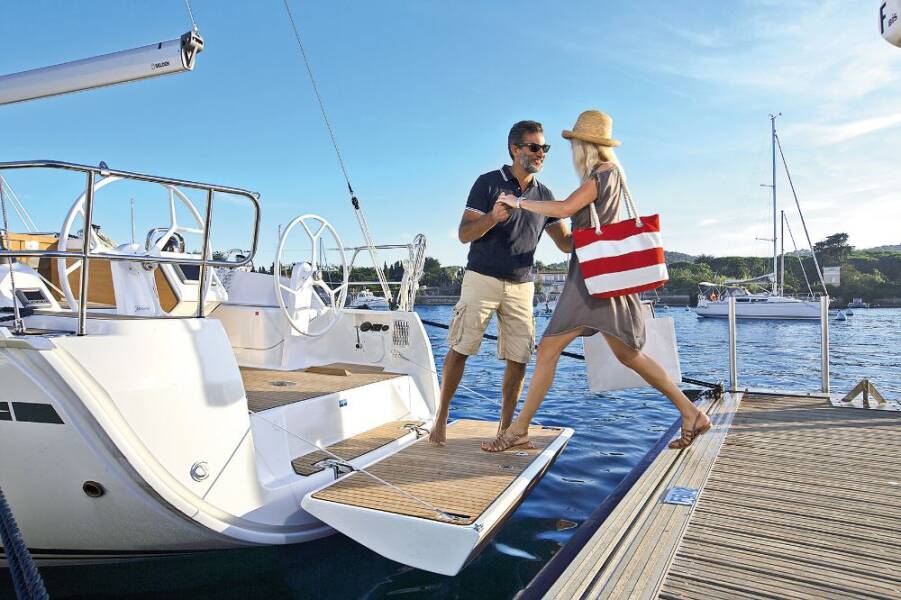 Bavaria Cruiser 37, Maci