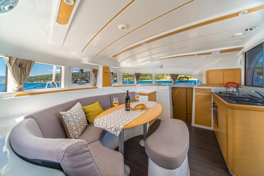 Lagoon 380, Queen Mia