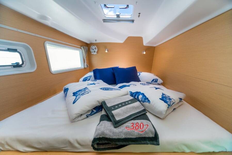 Lagoon 380, Queen Mia