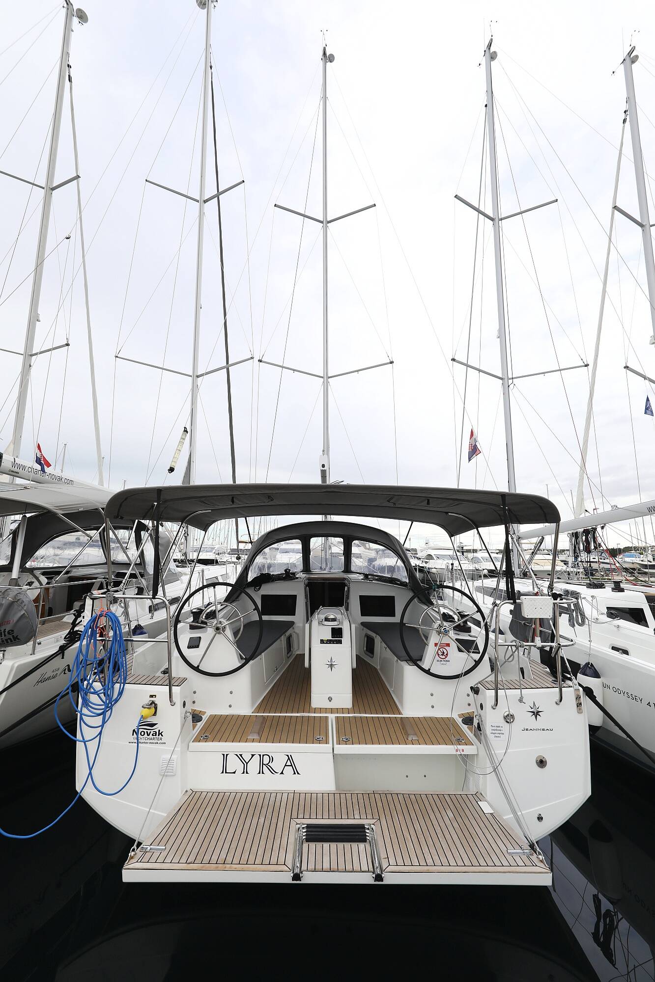 Sun Odyssey 410, Lyra